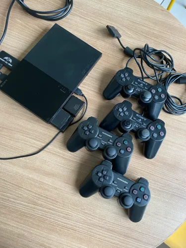 Ps2 com adaptador HDMI 2 controles originais funcionando perfeitamente 