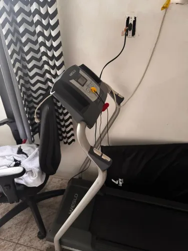 Esteira Elétrica Weslo - Ideal para Caminhadas e Exercícios em Casa