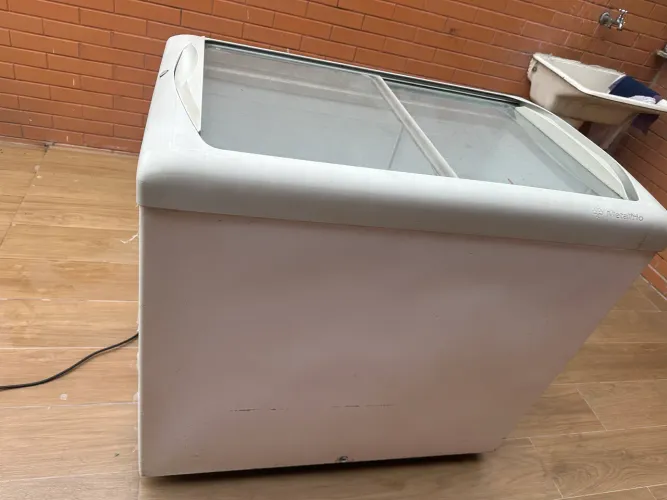 Freezer metalfrio tampa de vidro 220