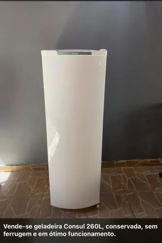 Geladeira Cônsul 1 porta 260 L  conservada, sem ferrugem e em ótimo funcionamento 