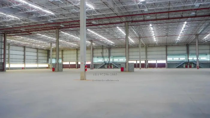 Imóvel para aluguel possui 1306 metros quadrados em Sítio Boa Vista - Cotia - SP