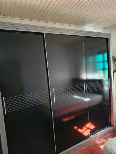 Vendo guarda roupa e cama