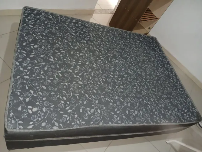 Cama de casal box usada mais em boa condição.