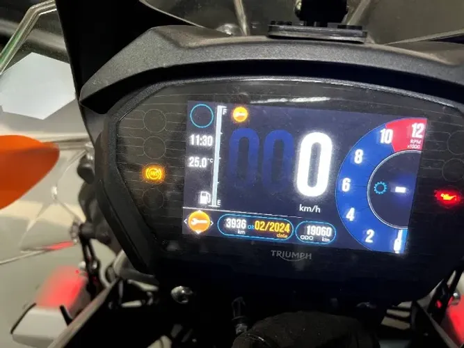 Moto único dono, baixa kilometragem, em perfeito estado