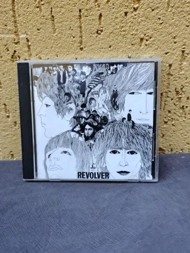 CD The Beatles - Revolver (Edição Importada EUA / Parlophone)