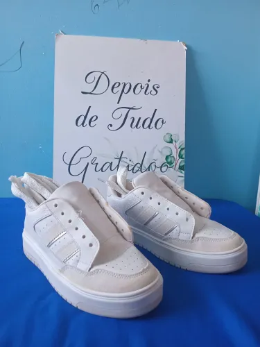 Tênis branco