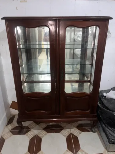 Cristaleira Antiga em Madeira Maciça