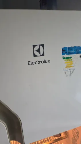 Tol verdendo essa geladeira toda boa fucianado tudo