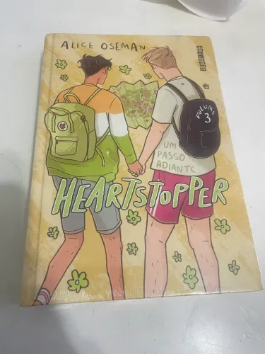 Livro Heartstopper Um passo Adiante vol 3