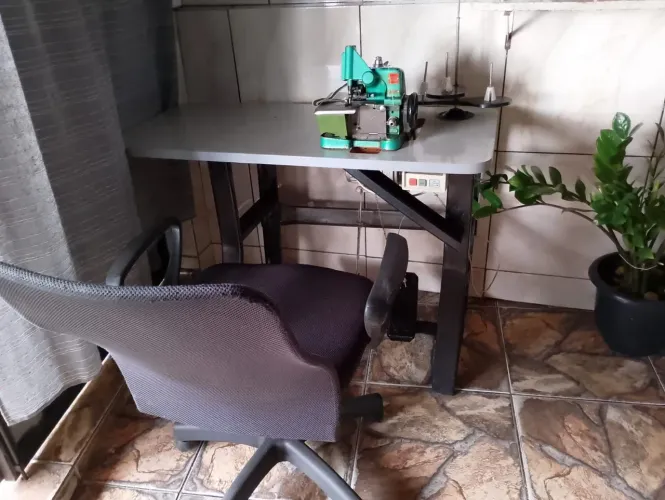 Máquina de Costura Overloque