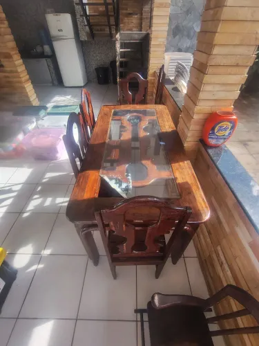 Mesa em angelim