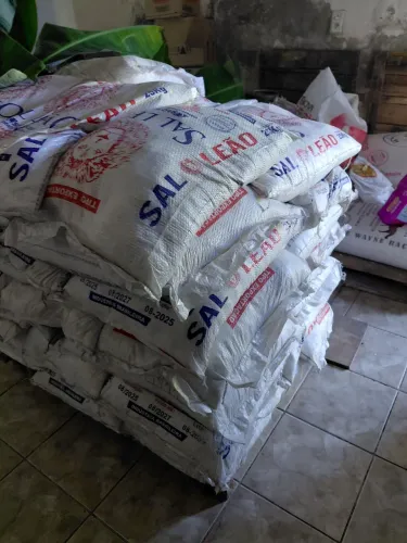 Vendo 50 fardos de sal bovino 25 kilos cada 700.00 reais