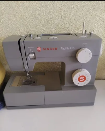 Máquina de Costura Singer Facilita Pró 4423