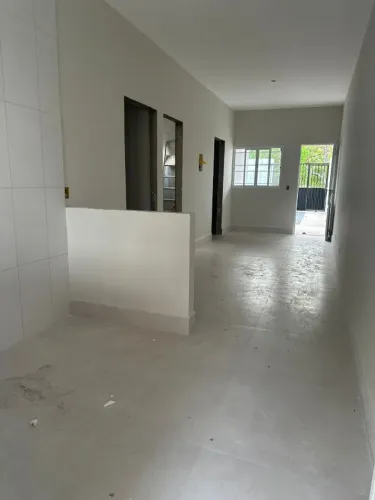Casa  de  2  quartos  Sala  Cozinha ,WC  Social ,Valor R$220.000,00 ,Quintal nos  fundos..