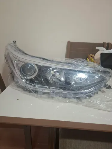 Farol Yaris Direito
