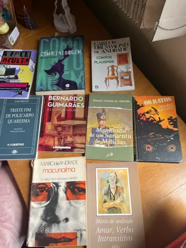 Livros diversos usados e novos