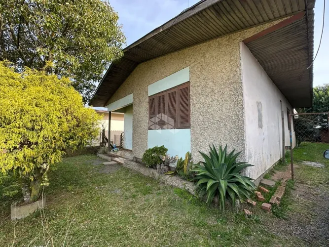 Casa com 3 Dormitórios e Vaga para 2 Carros próximo ao centro de Farroupilha