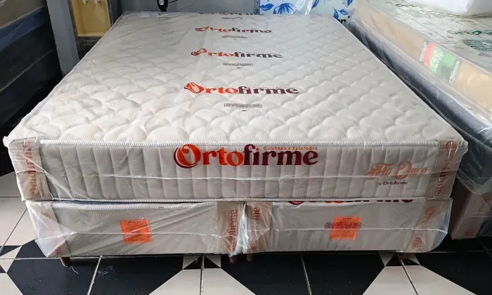CAMA BOX QUEEN DE MOLAS ENSACADAS