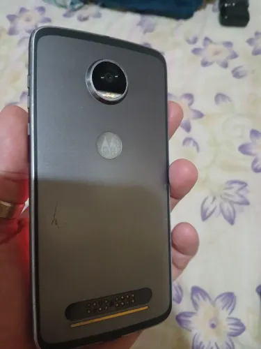 Moto z2 play top ótimo estado bateria otima tem uns trincadinho superficial mas fun