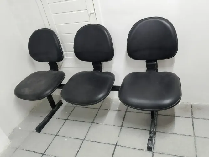 TRIO DE CADEIRAS - LONGARINA 