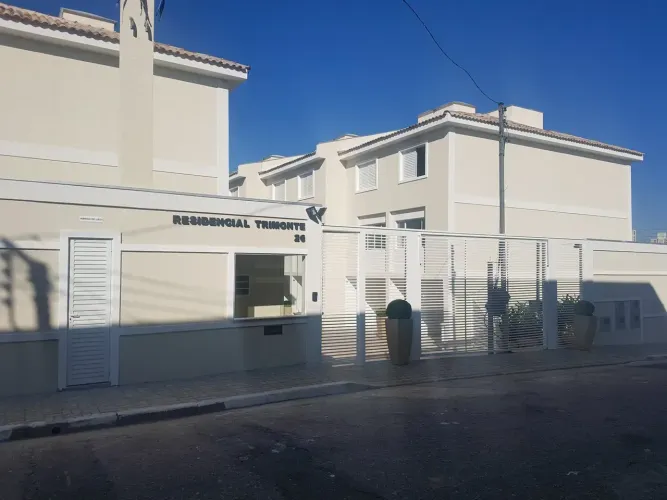 MARAVILHOSO SOBRADO DE CONDOMÍNIO FECHADO - SANTA CLARA