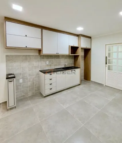 Alugo Apartamento com 03 Quartos sendo 01 Suíte (APTO 101)