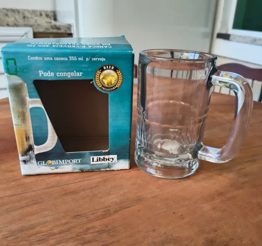 Vendo Caneca que congela de vidro, apenas R$35,00.