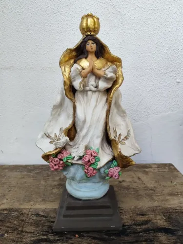 Escultura de nossa senhora das merces