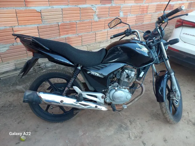 Vendo essa fan cg 150.completa sem sem nada pra fazer em ótima condição só transferir!