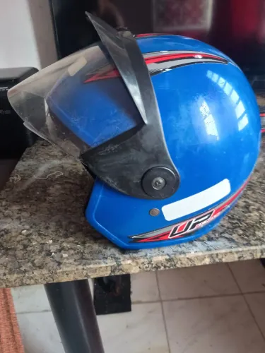 Capacete em boas condições N56