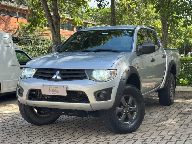 Mitsubishi L200 Triton GL 3.2 CD TB Int. Dies. Mec. 2013
