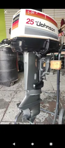 Motor popa Johnson 25 Hp antigo mas funcional