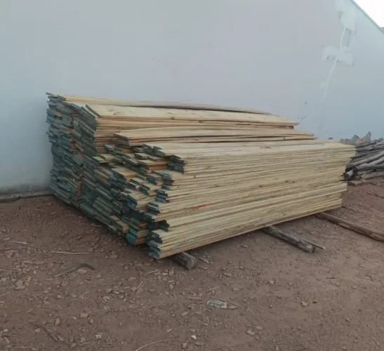 Tábuas de pinus de 15cm Novas