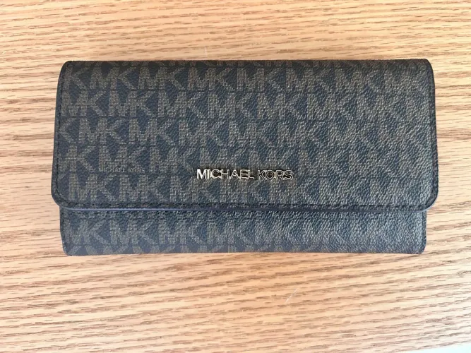 Carteira Michael Kors Jet Set Logo
