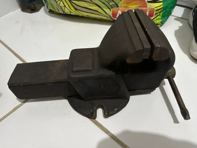 Morsa de bancada n.4