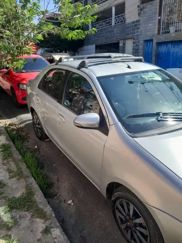 Vendo ou Toyota etios sedam