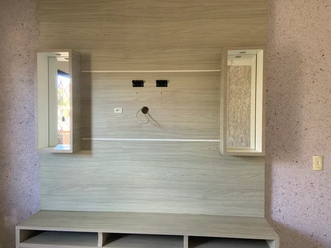 Tv painel com leds e espelhos lindo!