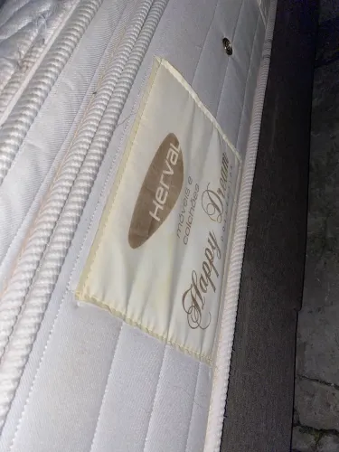 Cama box queen com colchão