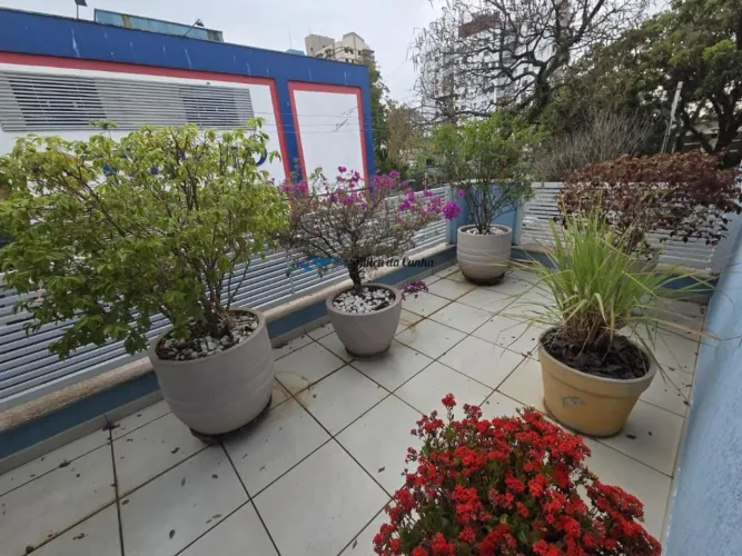 Linda Casa à Venda, com 4 dormitórios, 2 suítes, com 249m² com jardim, com 4 vagas, Vila G