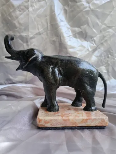 ARTE ESCULTURAL ELEFANTE BRONZE PATINADO PEDRA GRANITO ESTATUETA DECORAÇÃO CENTRO DE MESA.