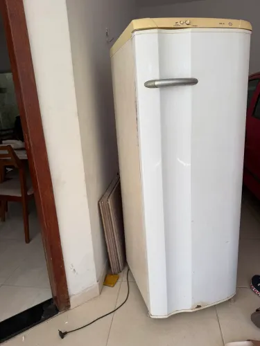 Geladeira semi nova