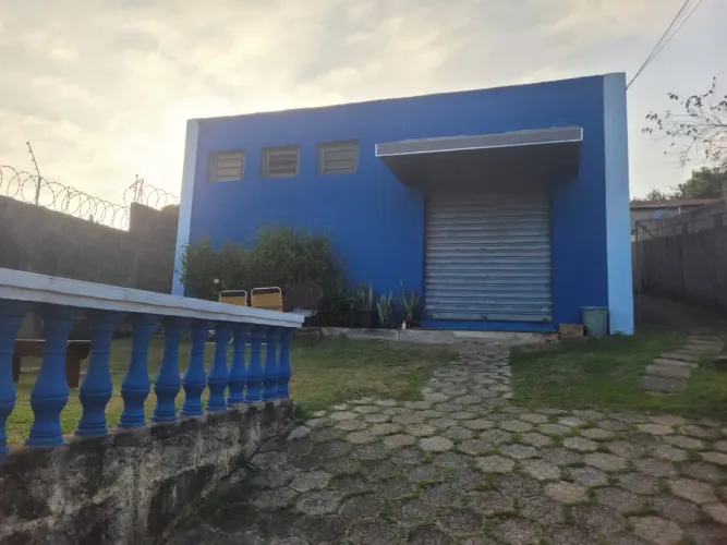 Loja e casa nos fundos