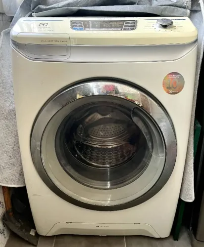 Lava e Seca Electrolux Intuitive 9kg (LSI09) - COM DEFEITO / PARA RETIRADA DE PEÇAS