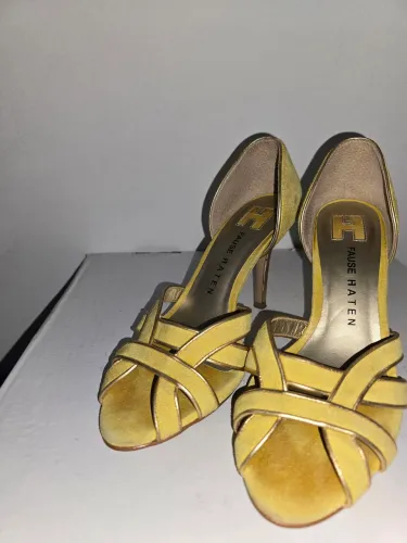 SANDÁLIA FAUSE HATEN AMARELA COM DETALHES DOURADO