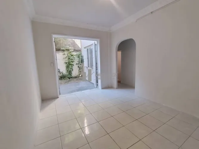 Apartamento a venda na Rua Vinte Quatro de Maio, (Méier), com sala em dois ambientes 2 qua