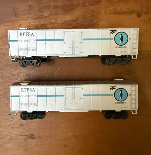 Lote com 2 vagões frigoríficos RFFSA - Frateschi