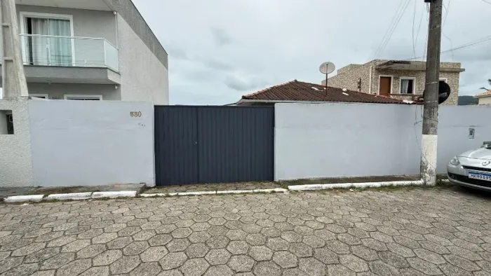 LINDO CASA NO RIO VERMELHO - 2 quartos sendo uma Suite, - Banheiro Social, - Cozinha, -