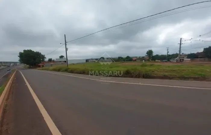 TERRENO ESTRATEGICAMENTE LOCALIZADO, COM ACESSO PELA RODOVIA BR-376 E PELA RUA DOS FUNDOS.