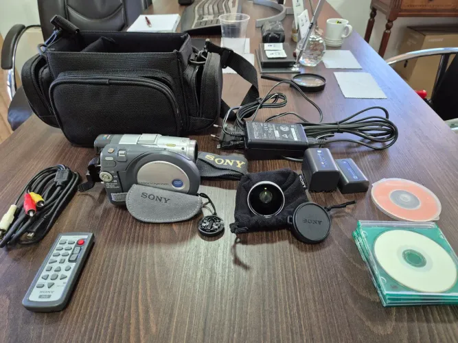 Filmadora Sony Handycam DCR-DVD201E