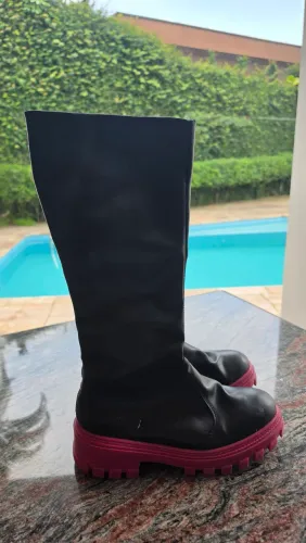Bota semi nova
